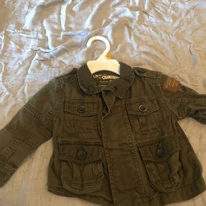 Olive green utility jacket with style!